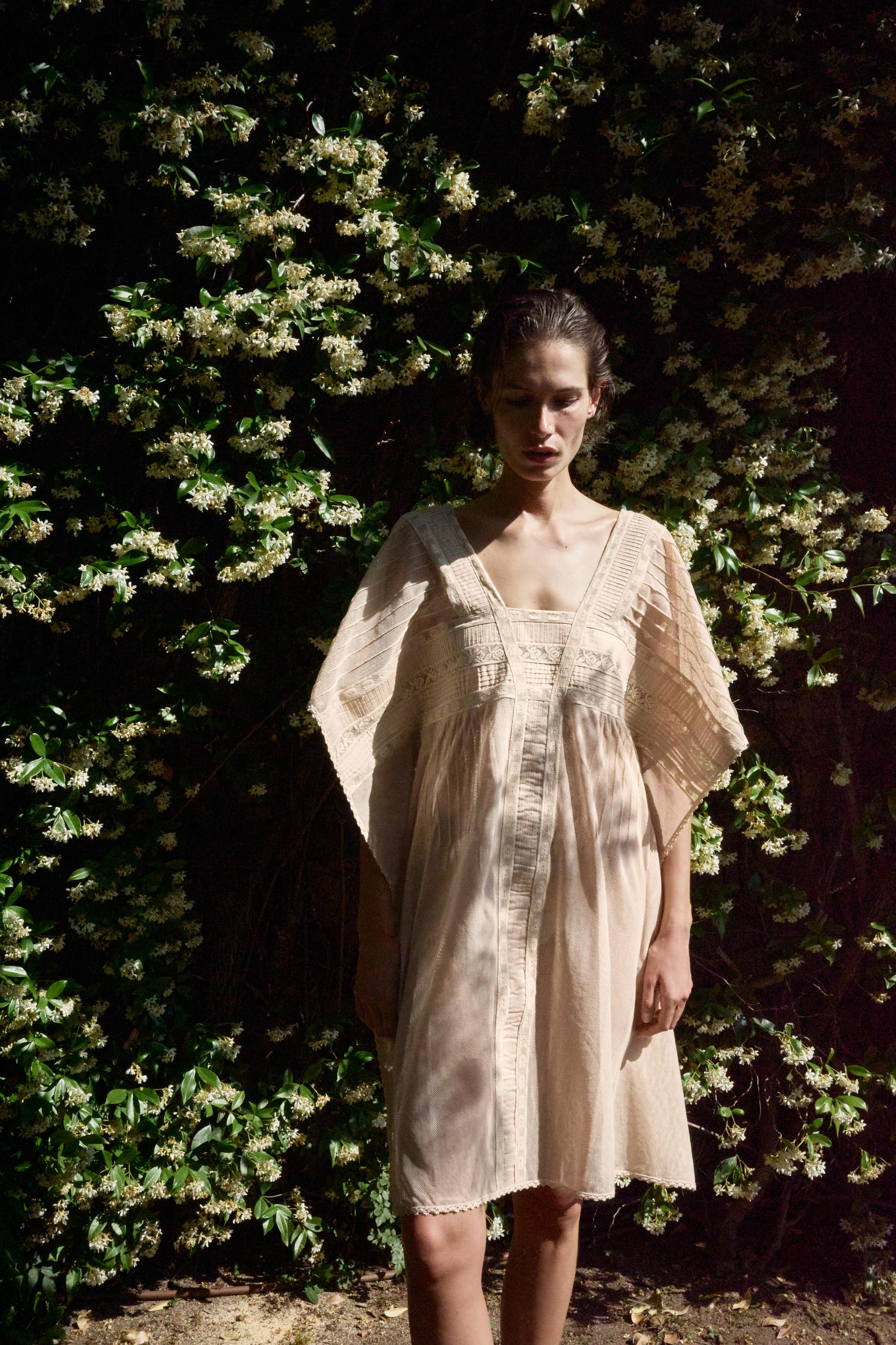 PLEATED LACE KAFTAN DRESS